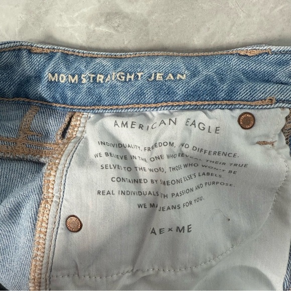 Women’s American Eagle Distressed Ripped Mom Straight Jean Size 0 - Picture 14 of 16